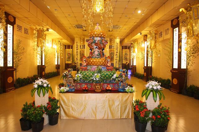 Ngày đầu Pháp hội niệm Phật cầu nguyện Quốc Thái Dân An cầu siêu sản nạn, thai nhi chùa Từ Quang – 2013