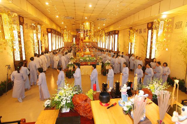Ngày đầu Pháp hội niệm Phật cầu nguyện Quốc Thái Dân An cầu siêu sản nạn, thai nhi chùa Từ Quang – 2013
