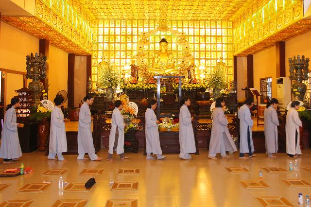Ngày đầu Pháp hội niệm Phật cầu nguyện Quốc Thái Dân An cầu siêu sản nạn, thai nhi chùa Từ Quang – 2013
