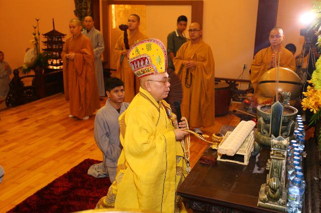 Ngày đầu Pháp hội niệm Phật cầu nguyện Quốc Thái Dân An cầu siêu sản nạn, thai nhi chùa Từ Quang – 2013