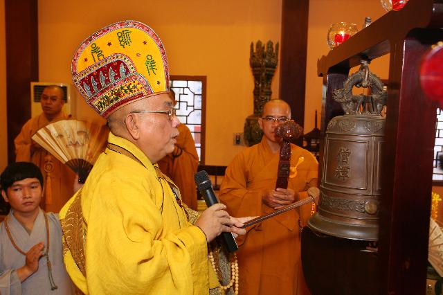 Ngày đầu Pháp hội niệm Phật cầu nguyện Quốc Thái Dân An cầu siêu sản nạn, thai nhi chùa Từ Quang – 2013