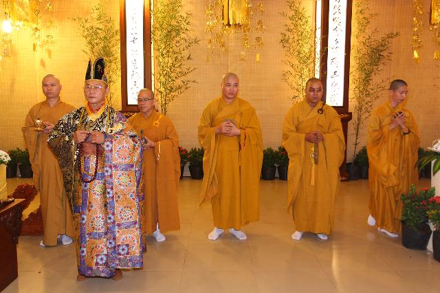 Ngày đầu Pháp hội niệm Phật cầu nguyện Quốc Thái Dân An cầu siêu sản nạn, thai nhi chùa Từ Quang – 2013