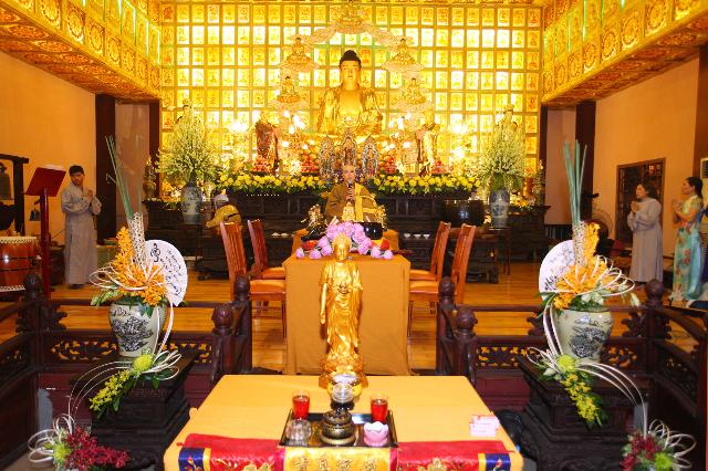 Ngày đầu Pháp hội niệm Phật cầu nguyện Quốc Thái Dân An cầu siêu sản nạn, thai nhi chùa Từ Quang – 2013