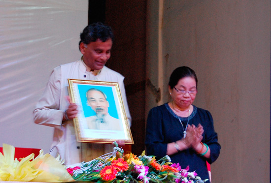 Kiên Giang: Hơn 2000 người dự buổi chiếu phim “Cuộc đời Đức Phật”