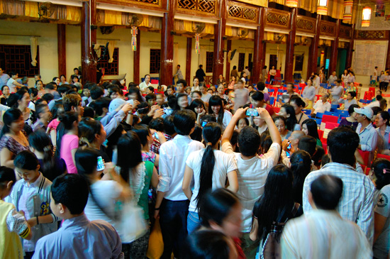Kiên Giang: Hơn 2000 người dự buổi chiếu phim “Cuộc đời Đức Phật”
