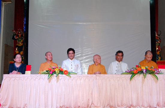 Kiên Giang: Hơn 2000 người dự buổi chiếu phim “Cuộc đời Đức Phật”