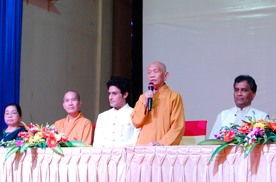 Kiên Giang: Hơn 2000 người dự buổi chiếu phim “Cuộc đời Đức Phật”