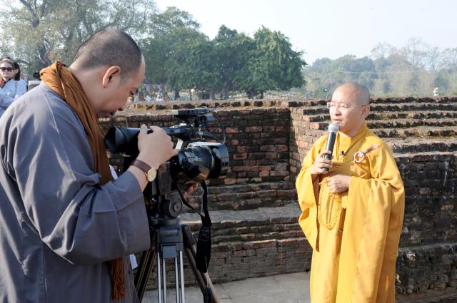 Đoàn Phật tử Hoa Kỳ, Cananda và Việt Nam hành hương đất Phật