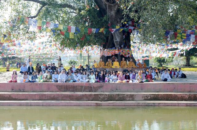 Đoàn Phật tử Hoa Kỳ, Cananda và Việt Nam hành hương đất Phật
