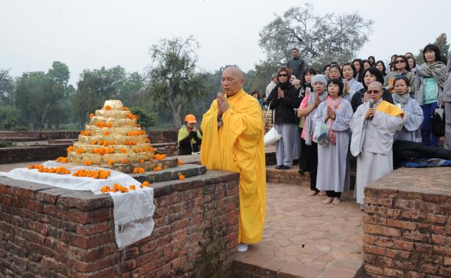 Đoàn Phật tử Hoa Kỳ, Cananda và Việt Nam hành hương đất Phật