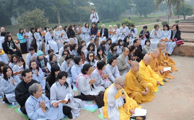 Đoàn Phật tử Hoa Kỳ, Cananda và Việt Nam hành hương đất Phật