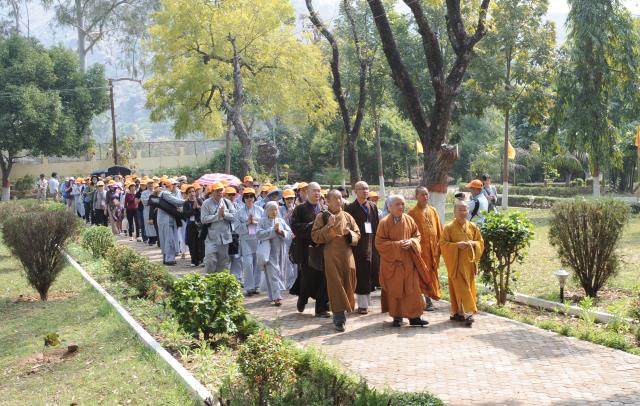 Đoàn Phật tử Hoa Kỳ, Cananda và Việt Nam hành hương đất Phật