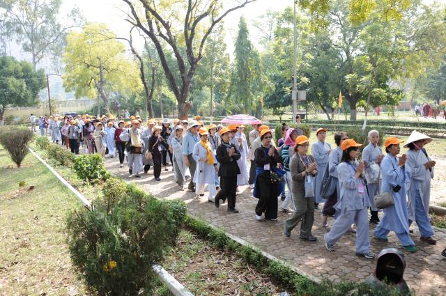 Đoàn Phật tử Hoa Kỳ, Cananda và Việt Nam hành hương đất Phật