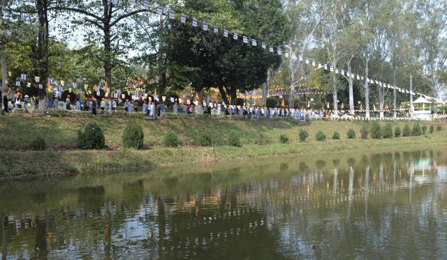 Đoàn Phật tử Hoa Kỳ, Cananda và Việt Nam hành hương đất Phật