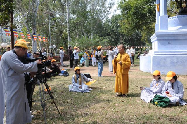 Đoàn Phật tử Hoa Kỳ, Cananda và Việt Nam hành hương đất Phật