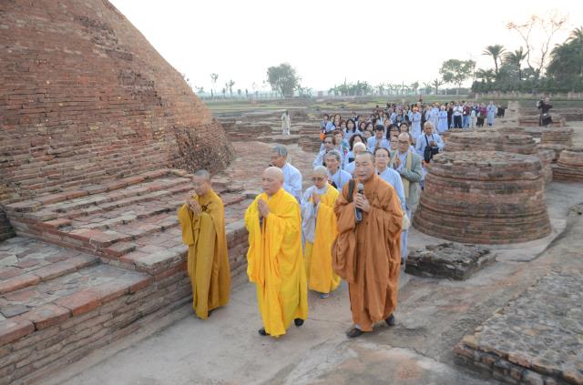 Đoàn Phật tử Hoa Kỳ, Cananda và Việt Nam hành hương đất Phật