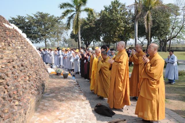 Đoàn Phật tử Hoa Kỳ, Cananda và Việt Nam hành hương đất Phật