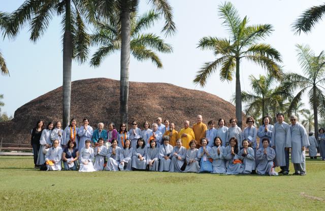 Đoàn Phật tử Hoa Kỳ, Cananda và Việt Nam hành hương đất Phật