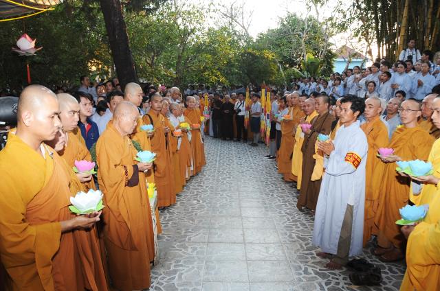 Chùm ảnh: Lễ nhập kim quan và phát tang ĐLHT Thích Trí Tịnh