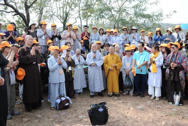 Đoàn Phật tử Hoa Kỳ, Cananda và Việt Nam hành hương đất Phật