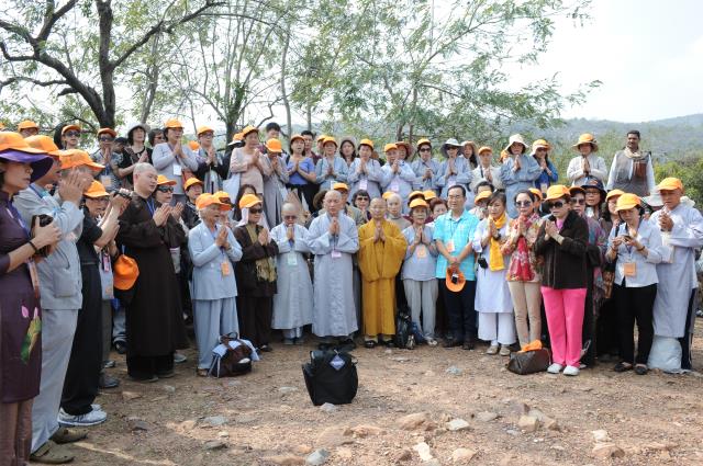 Đoàn Phật tử Hoa Kỳ, Cananda và Việt Nam hành hương đất Phật