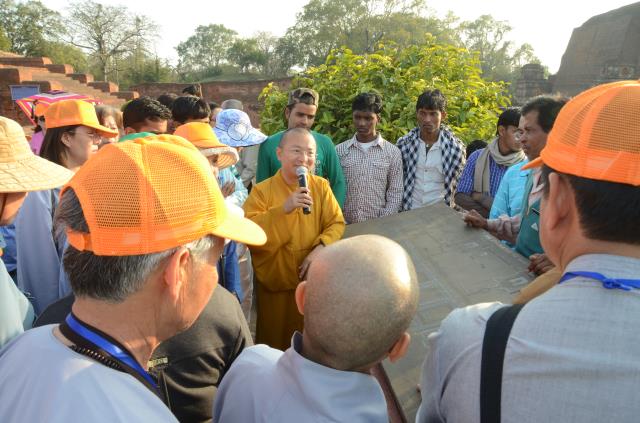 Đoàn Phật tử Hoa Kỳ, Cananda và Việt Nam hành hương đất Phật
