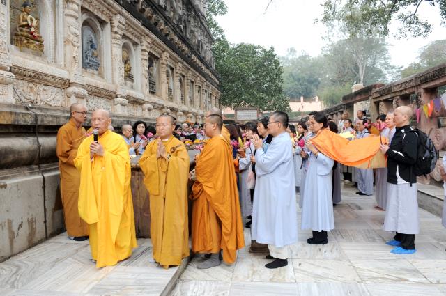 Đoàn Phật tử Hoa Kỳ, Cananda và Việt Nam hành hương đất Phật