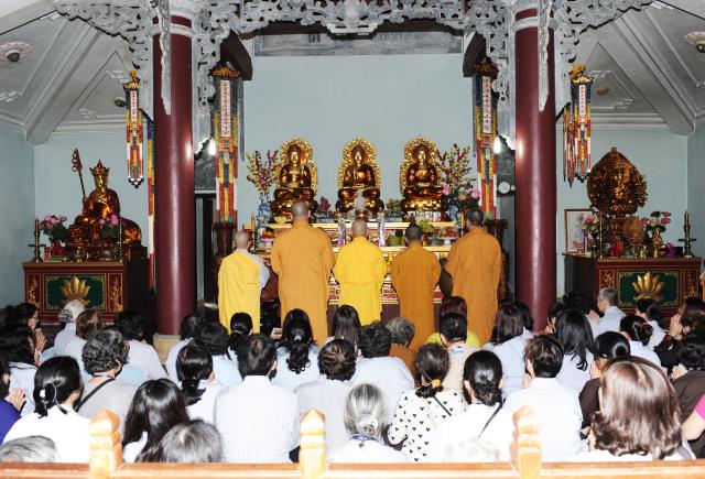 Đoàn Phật tử Hoa Kỳ, Cananda và Việt Nam hành hương đất Phật