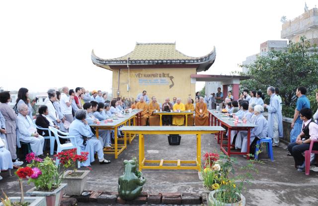Đoàn Phật tử Hoa Kỳ, Cananda và Việt Nam hành hương đất Phật