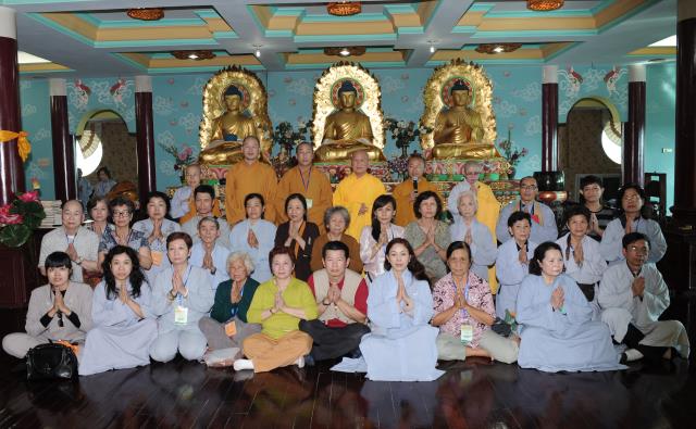 Đoàn Phật tử Hoa Kỳ, Cananda và Việt Nam hành hương đất Phật