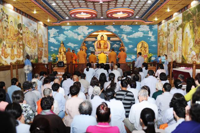 Đoàn Phật tử Hoa Kỳ, Cananda và Việt Nam hành hương đất Phật