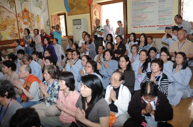 Đoàn Phật tử Hoa Kỳ, Cananda và Việt Nam hành hương đất Phật