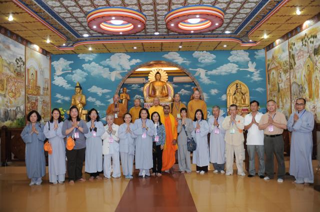 Đoàn Phật tử Hoa Kỳ, Cananda và Việt Nam hành hương đất Phật