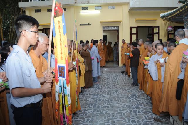 Chùm ảnh: Lễ nhập kim quan và phát tang ĐLHT Thích Trí Tịnh