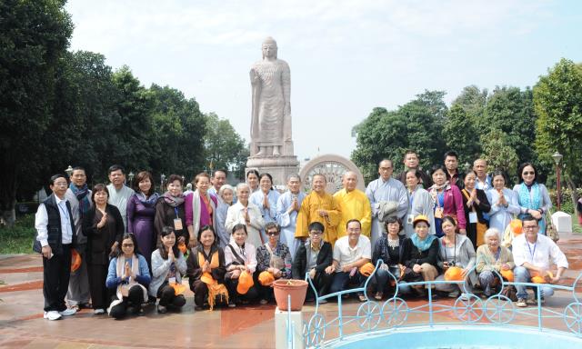 Đoàn Phật tử Hoa Kỳ, Cananda và Việt Nam hành hương đất Phật