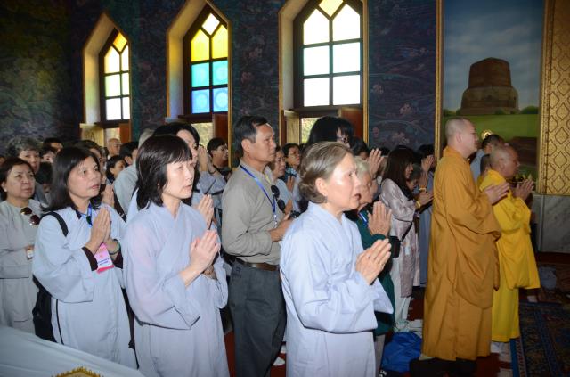Đoàn Phật tử Hoa Kỳ, Cananda và Việt Nam hành hương đất Phật
