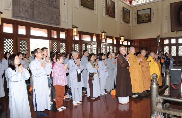 Đoàn Phật tử Hoa Kỳ, Cananda và Việt Nam hành hương đất Phật