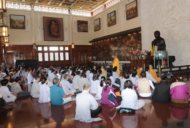 Đoàn Phật tử Hoa Kỳ, Cananda và Việt Nam hành hương đất Phật