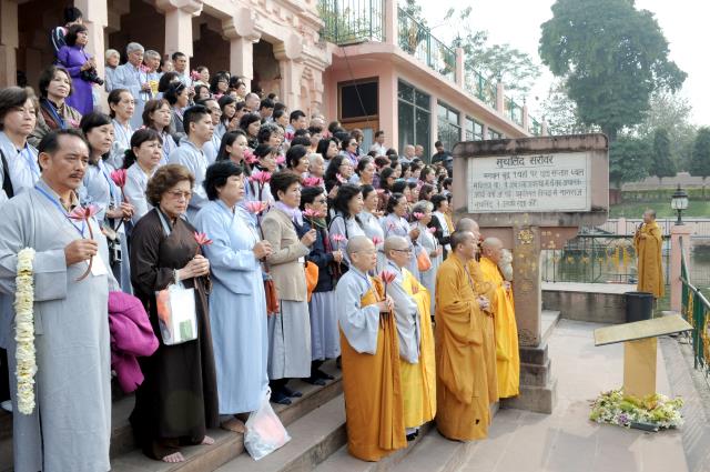 Đoàn Phật tử Hoa Kỳ, Cananda và Việt Nam hành hương đất Phật