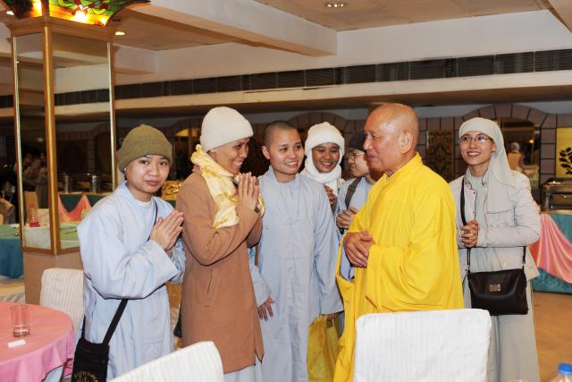 Đoàn Phật tử Hoa Kỳ, Cananda và Việt Nam hành hương đất Phật