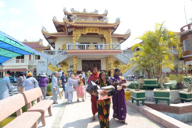 Đoàn Phật tử Hoa Kỳ, Cananda và Việt Nam hành hương đất Phật