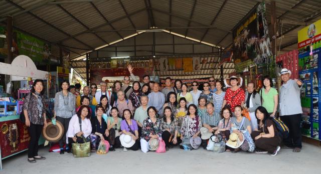 Đoàn Phật tử Hoa Kỳ, Cananda và Việt Nam hành hương đất Phật