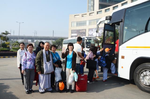 Đoàn Phật tử Hoa Kỳ, Cananda và Việt Nam hành hương đất Phật
