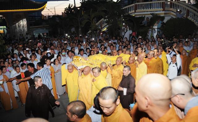 Chùm ảnh: Lễ nhập kim quan và phát tang ĐLHT Thích Trí Tịnh