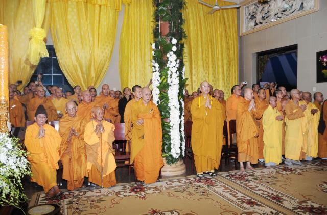 Chùm ảnh: Lễ nhập kim quan và phát tang ĐLHT Thích Trí Tịnh