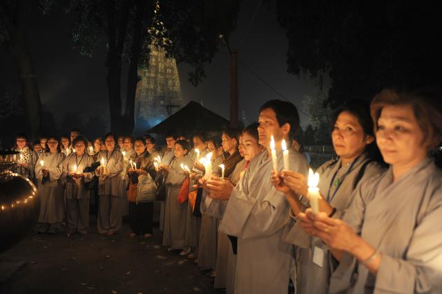 Đoàn Phật tử Hoa Kỳ, Cananda và Việt Nam hành hương đất Phật