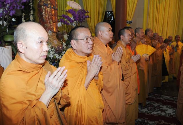 Chùm ảnh: Lễ nhập kim quan và phát tang ĐLHT Thích Trí Tịnh