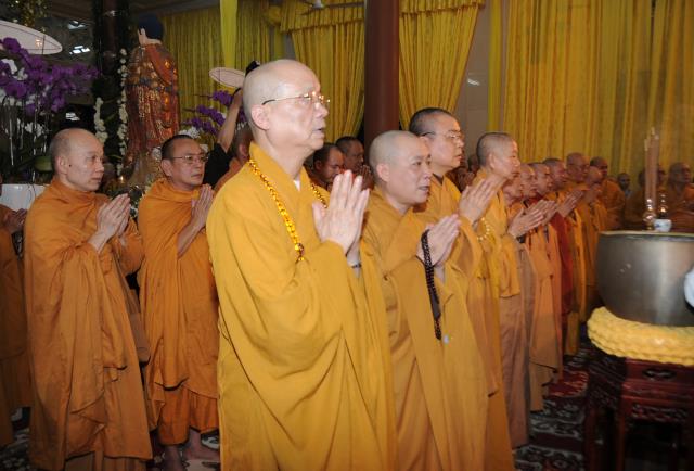 Chùm ảnh: Lễ nhập kim quan và phát tang ĐLHT Thích Trí Tịnh