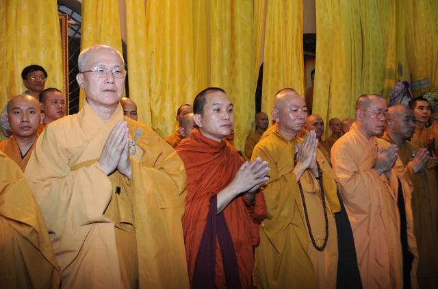 Chùm ảnh: Lễ nhập kim quan và phát tang ĐLHT Thích Trí Tịnh