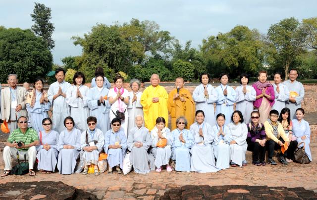 Đoàn Phật tử Hoa Kỳ, Cananda và Việt Nam hành hương đất Phật